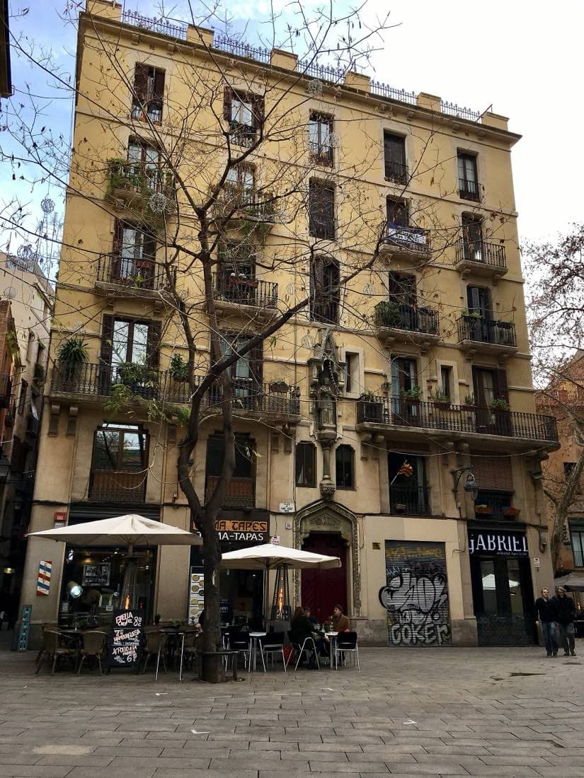 Mostra d'Art on Plaça de Sant Josep Oriol