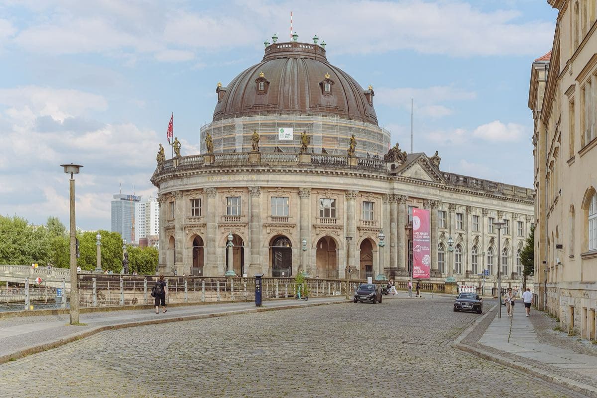 Antique and book market at the Bode-Museum